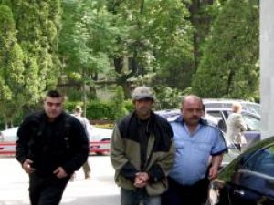 Dumitru Homiuc a fost adus, ieri, în faţa procurorilor