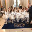Preşedintele Traian Băsescu a primit ieri câteva grupuri de copii care l-au colindat de sărbători. Foto: Sorin LUPŞA