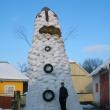 Omul de zăpadă de la Cajvana este înalt de nouă metri