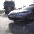 Constantin Huţupaş, susţin poliţiştii, a ieşit cu un Renault din parcarea instituţiei, fără să se asigure, izbind un autoturism VW Golf