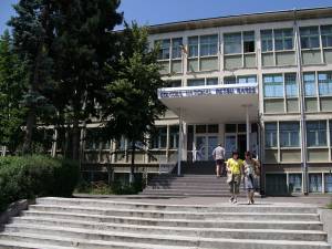 Colegiul Naţional „Petru Rareş” Suceava se plasează pe locul I într-un top realizat de Ministerul Educaţiei, în funcţie de notele de la testarea de la final de gimnaziu