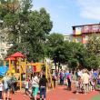 Noul loc de joacă din cartierul Obcini este un real motiv de bucurie pentru cei mici, dar şi pentru părinţi