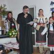 Părintele Gheorghe Saftiuc le vorbeşte invitaţilor despre anii de implicare în activitatea Centrului de Copii din Dolhasca