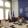 Prefectul Mirela Adomnicăi (dreapta) a anunţat că pentru 115 proiecte PNDL au fost semnate contractele de finanţare
