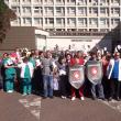 Protestatari în curtea Spitalului de Urgenţă Suceava