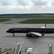 Aeronava neagră folosită de TCS World Travel pentru circuitul internaţional de lux care a inclus și Bucovina