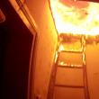 Incendiul a distrus casa unei femei de 66 de ani