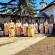 Procesiune cu sfintele icoane la Mănăstirea Sf. Ioan cel Nou Suceava. Foto Arhiepiscopia Sucevei