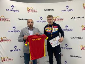 Antrenorul Bogdan Roşcăneanu alături de campionul României Andrei Ihnatiuc