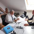 Subprefectul Florin Sinescu şi directorul Poștei Suceava, Nicolai Costrîș