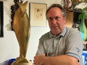Cristi Boghian, acasă, alături de lucrarea „Bufnița adormită”, bufnița fiind un leit-motiv în opera lui Antonovici.  Piesa, proprietate personală, a fost alăturată donației.
