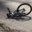 Biciclistă accidentată de o șoferiță care depășea pe linia continuă Sursa sibiu100.ro