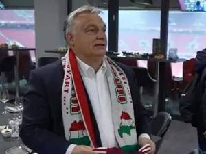 Negăsiții cu tricolor: babe care se piaptănă, pe când Terra arde