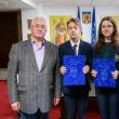 Elevii Rafaela Barac-Bologa și David Palaghianu, premiați de Primăria Suceava, alături de primarul Ion Lungu și viceprimarul Lucian Harșovschi Elevii Rafaela Barac-Bologa și David Palaghianu, premiați de Primăria Suceava, alături de primarul Ion Lungu și viceprimarul Lucian Harșovschi