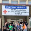 Grupul de elevi donatori de la Mihai Băcescu și profesorul lor Bogdan Dumitriu