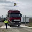 Camion și remorcă în valoare de 40.000 de euro, confiscate de polițiști pentru că erau folosite ilegal la transport de lemn