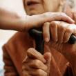 Sute de bunici singuri caută un loc într-un cămin pentru vârstnici sau de îngrijiri paliative. Foto greatnews.ro