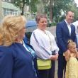 Lucian  Harșovschi, la vot împreună cu soția și copiii, la secția de la Colegiul ”Samuil Isopescu”