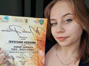 O adolescentă din Siret a obținut Marele premiu al Concursului Național de Poezie „Iulia Hașdeu”