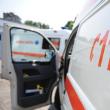 Un bărbat a ajuns la spital după ce o remorcă a căzut peste el