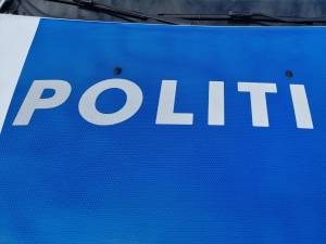 A abandonat mașina și a fugit într-un magazin pentru a nu da ochii cu polițiștii