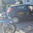 Tânărul intrat cu motocicleta într-o mașină și proiectat la 20 de metri distanță are leziuni foarte complicate