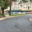 Stratul de uzură, turnat pe strada Ștefan Dracinschi, la care se lucrează din mai