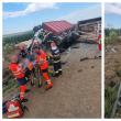 Șoferul unui microbuz a intrat pe contrasens și din ciocnirea cu un tir au rezultat cinci răniți