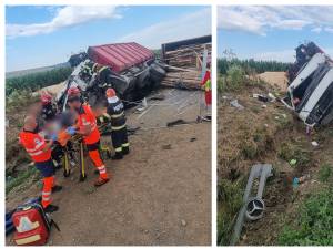Șoferul unui microbuz a intrat pe contrasens și din ciocnirea cu un tir au rezultat cinci răniți