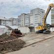 Garajele din Obcini, unde trebuie construită o grădiniță, au început să fie demolate