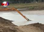 Ample lucrări la digul râului Suceava, pentru protejarea Bazarului de inundaţii