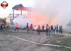Incendiu de mari proporţii la depozitul de furaje al unei ferme din Dărmăneşti
