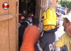 Misiune atipică pentru pompieri: salvarea unui tăuraş nărăvaş, căzut într-un beci