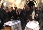 Lacrimi şi durere la înmormântarea soţilor Șandru, morţi în tragicul accident de la Cornu Luncii