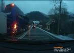 Şofer de autocar, filmat în timp ce depăşeşte în orb, în „curba morţii” de la Prisaca Dornei