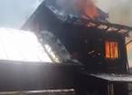 Un puternic incendiu a afectat joi la prânz un gater din localitatea Frumosu
