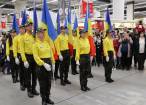 Ziua României, sărbătorită la Auchan cu defilare cu steaguri, dansuri și un tort imens, în culorile drapelului