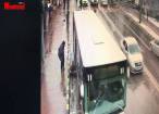 Bătrână prinsă sub roțile autobuzului din care coborâse