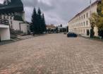 Parcarea de lângă Tribunalul Suceava, refăcută total, cu pavaj antichizat